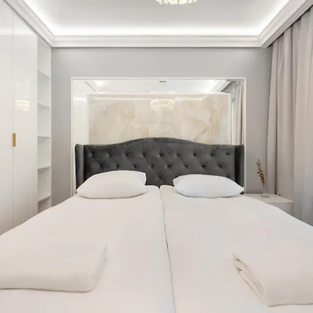 Elegant With Balcony By The Oder River In By Renters Prestige *