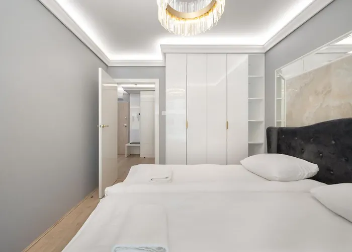 Elegant With Balcony By The Oder River In By Renters Prestige 브로츠와프