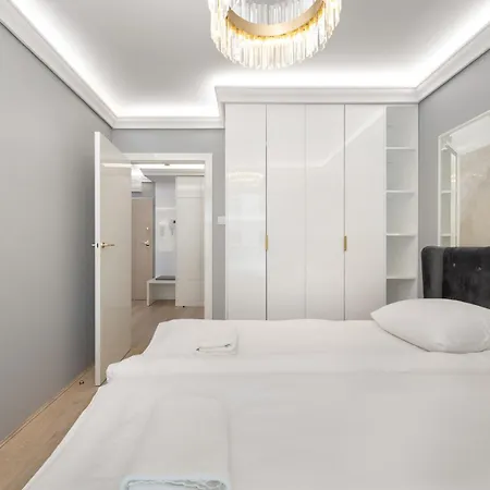 Elegant With Balcony By The Oder River In By Renters Prestige Wroclaw