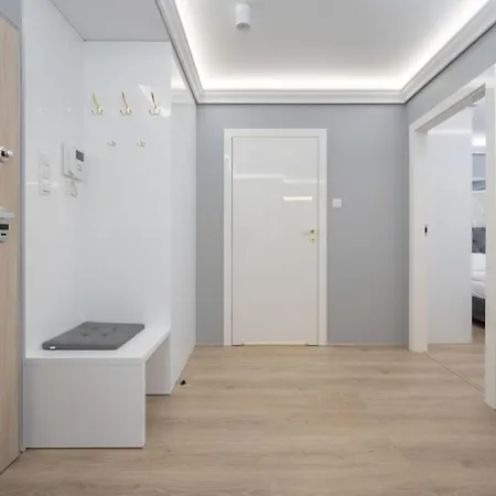 Apartament Elegant With Balcony By The Oder River In By Renters Prestige