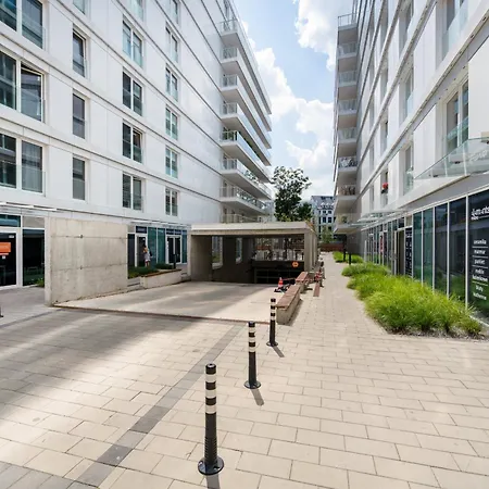 Elegant With Balcony By The Oder River In By Renters Prestige דירה ורוצלב