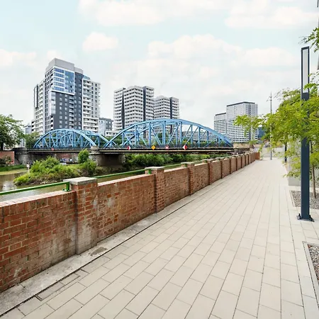 Elegant With Balcony By The Oder River In By Renters Prestige דירה ורוצלב