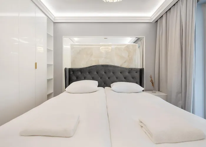 Elegant With Balcony By The Oder River In By Renters Prestige *