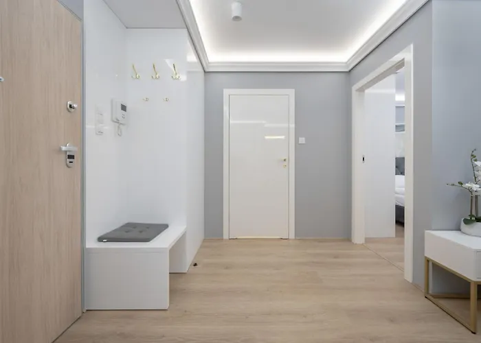 Apartament Elegant With Balcony By The Oder River In By Renters Prestige